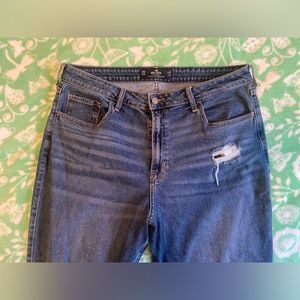 Hollister Ultra High-Rise Vintage Straight Jeans